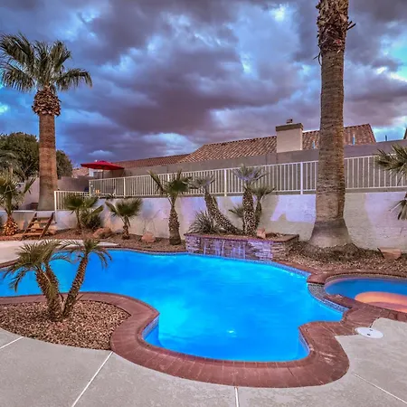 Peaceful Oasis Near Strip & Airport Pool Spa